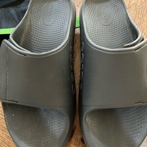 Oofos men adjustable sandals